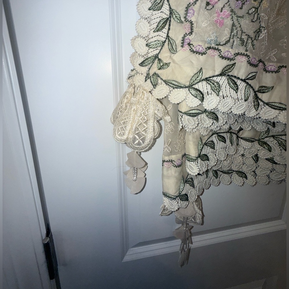 Elegant Cream Embroidered Women Kurta - Picture 7 of 7